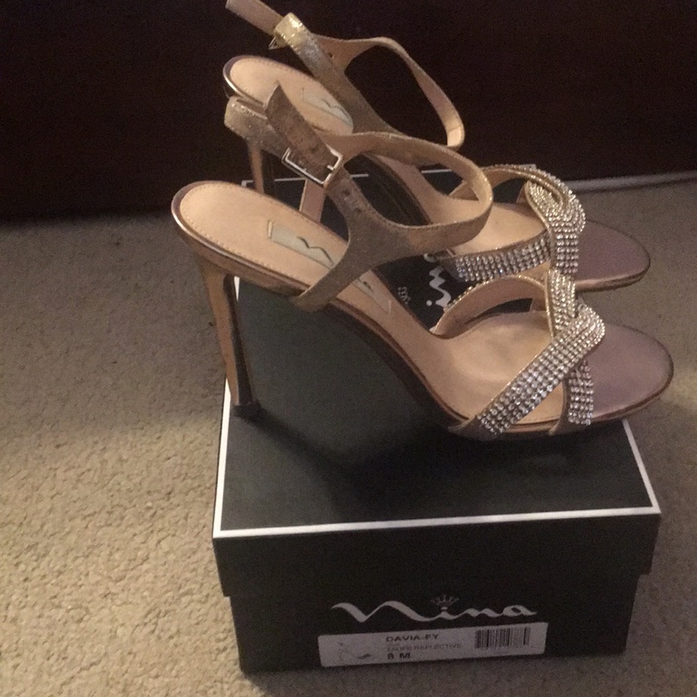 1 DAY SALE!! Mina Davis-FY Taupe shoes size 8M